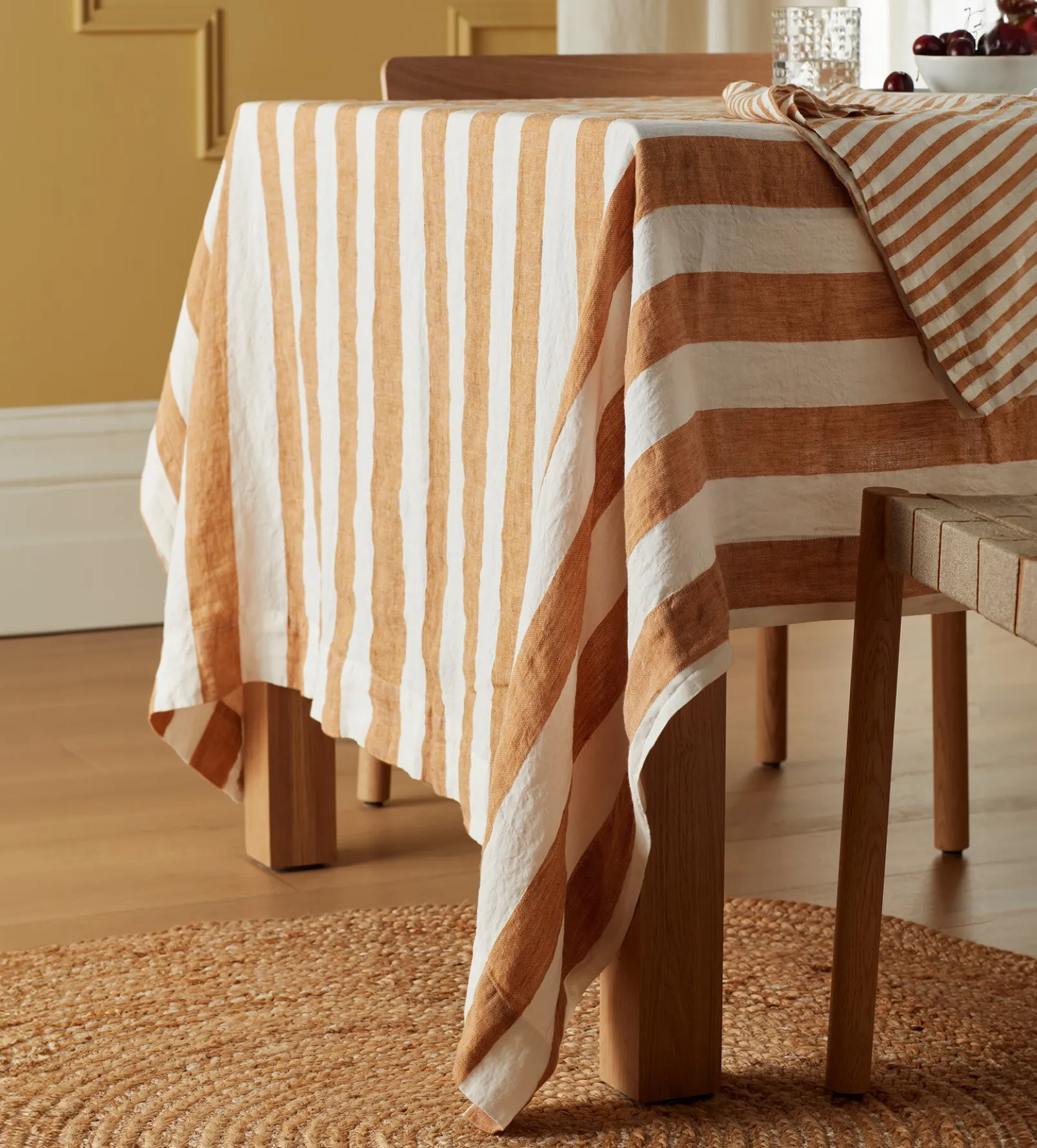 Amber Cora 100% Linen Tablecloth