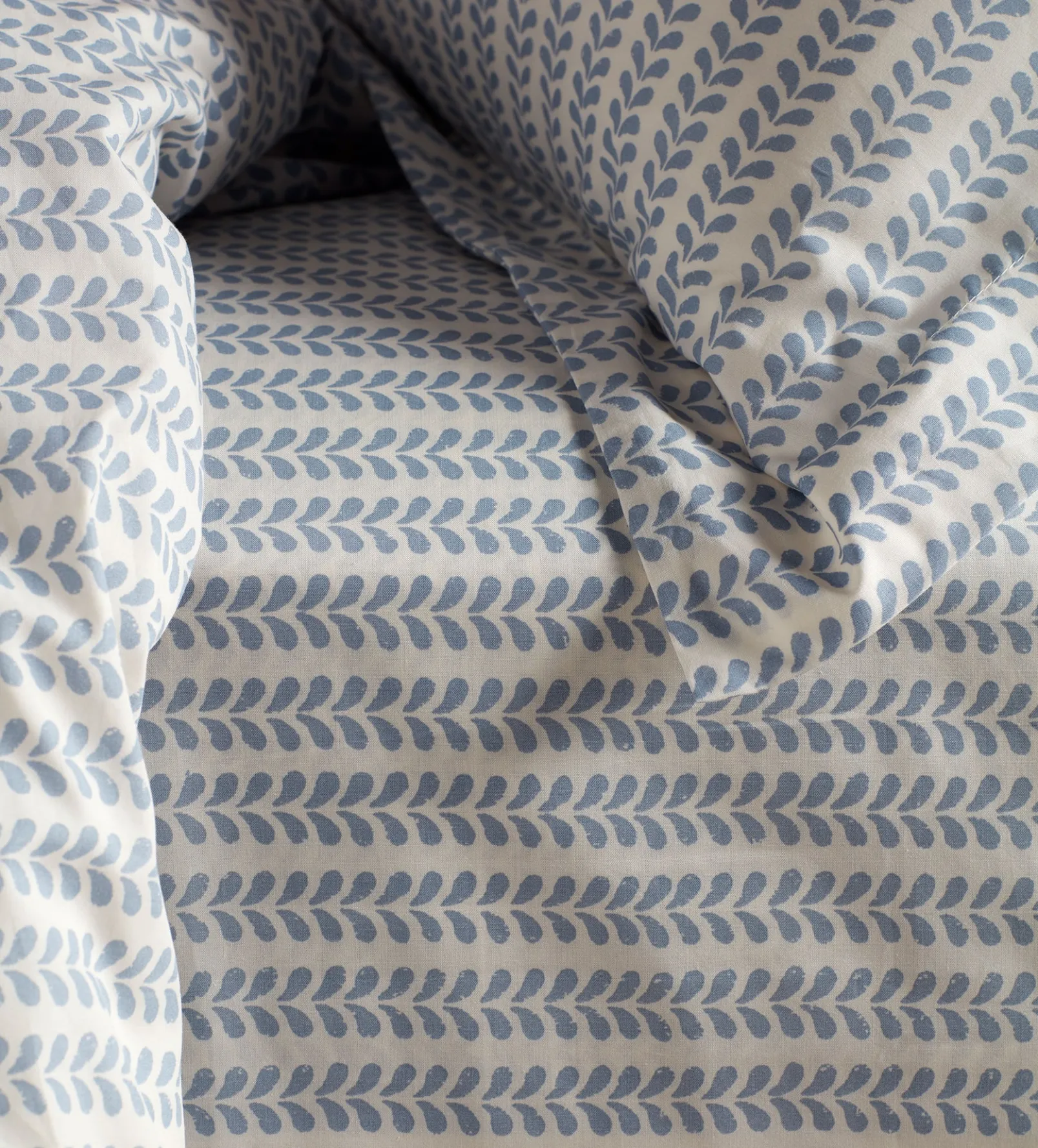 Molly Mahon Blue Bindi 100% Cotton Fitted Sheet
