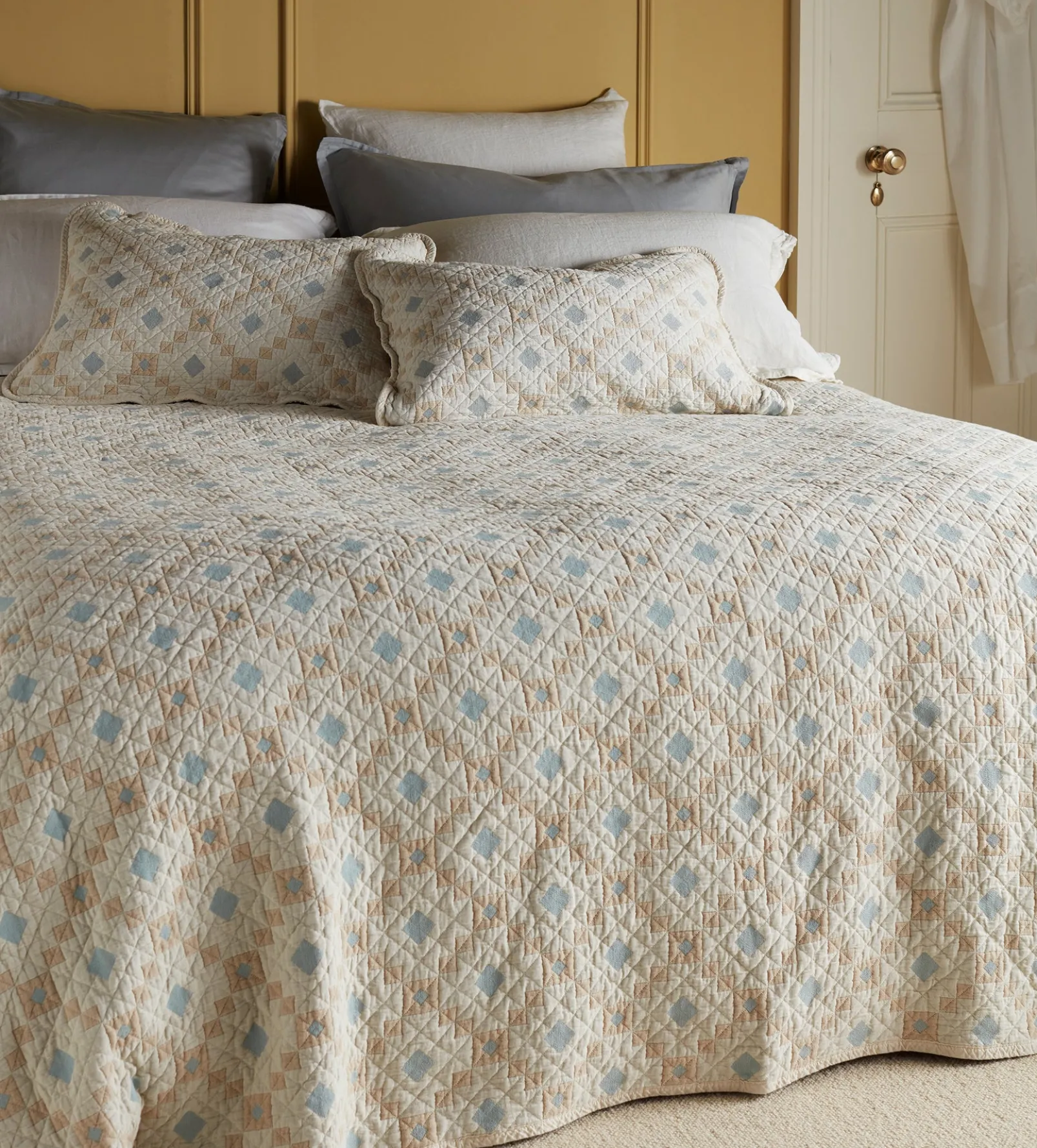 Pippa Patchwork 100% Cotton Quilted Throw