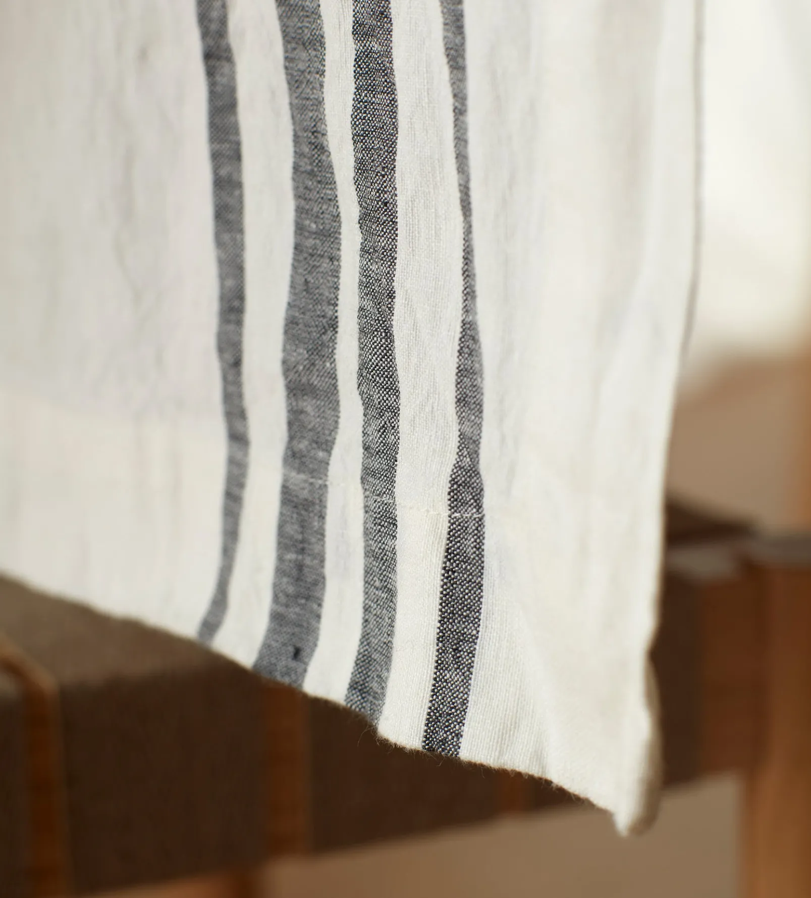 Soot Edith 100% Linen Table Runner